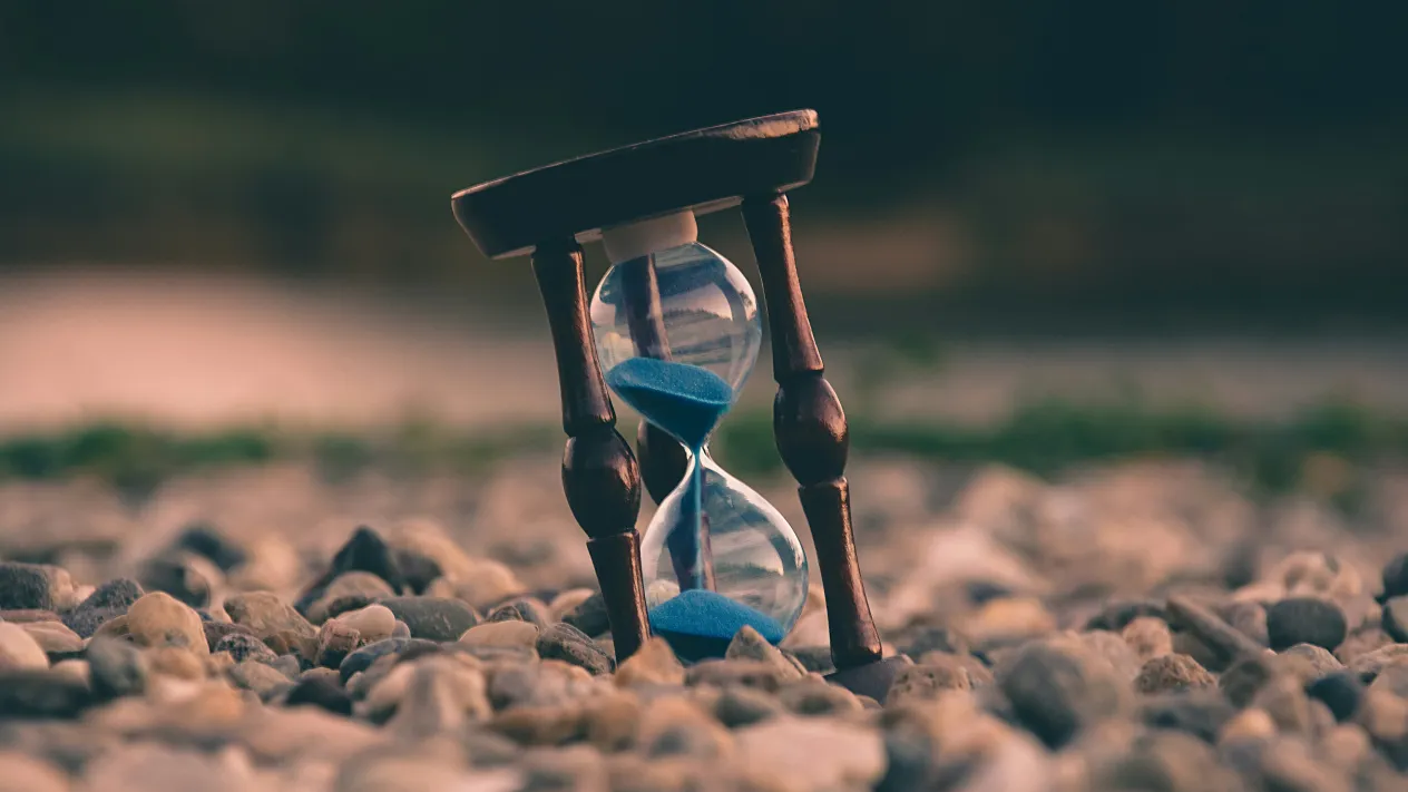 Sanduhr (Foto: Aron Visuals– Unsplash) Sanduhr (Foto: Aron Visuals– Unsplash)